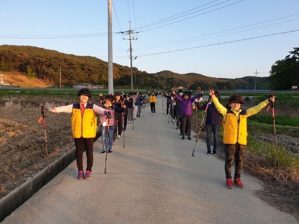 노르딕 걷기 열풍 서부면 중광마을-홍성군 제공